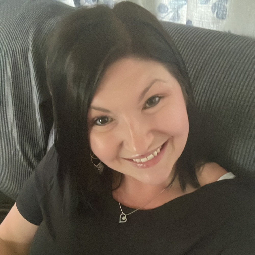 Meet your Posher, Adrianne